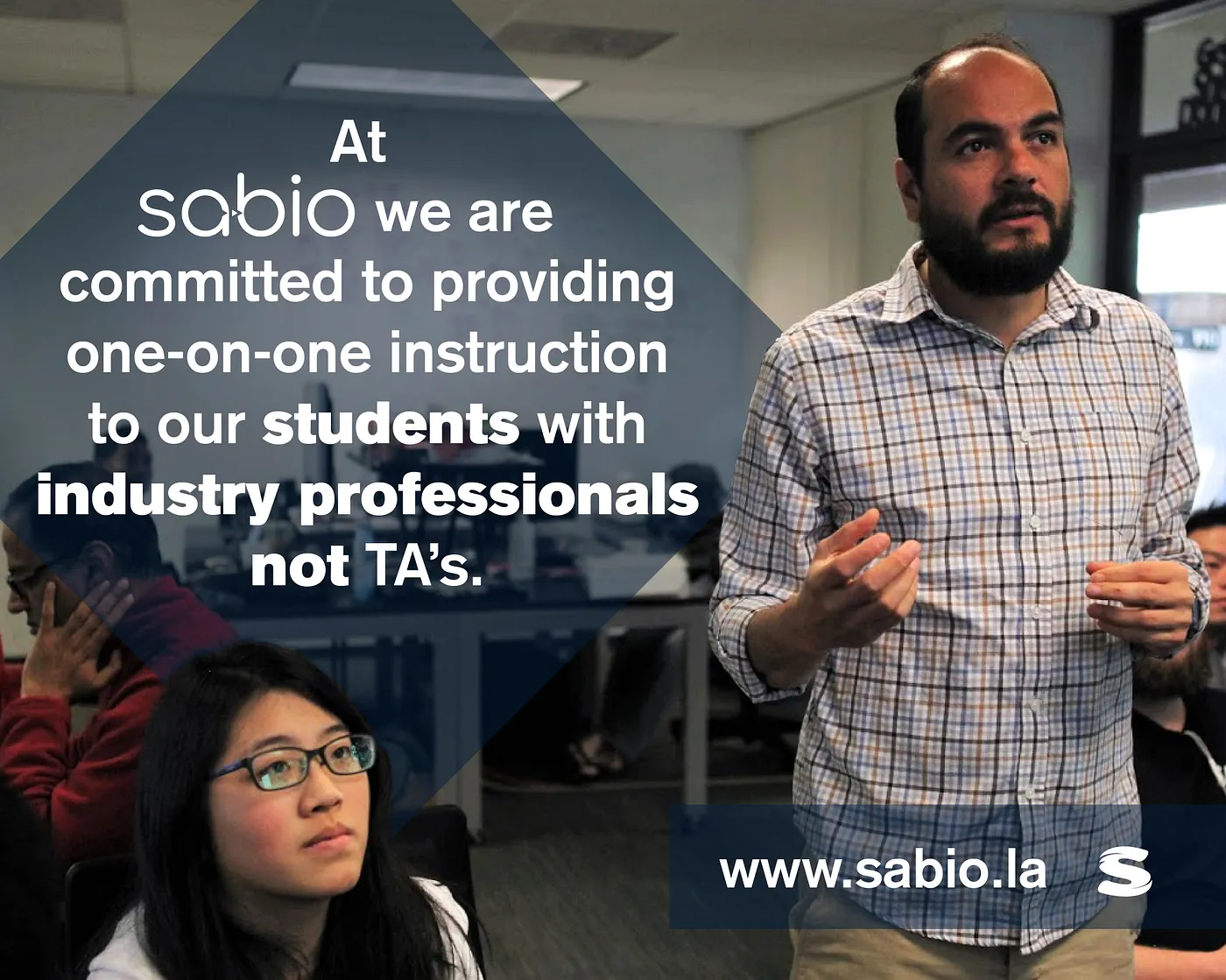 Image saying that Sabio Coding Bootcamp provides ono-on-one isnstruction to our students with industry professionals not TAs